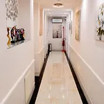 Daire Top Central Rooms Caserta