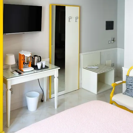 Top Central Rooms * Caserta