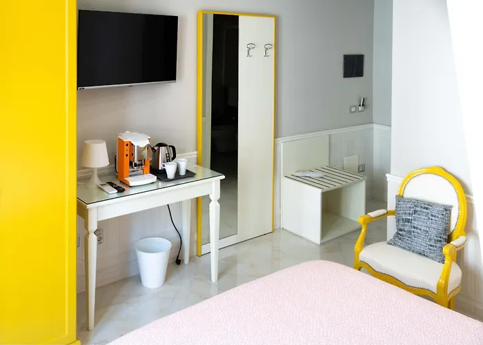 Top Central Rooms * Caserta